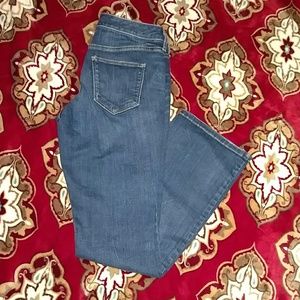 Universal Thread Distressed Jeans